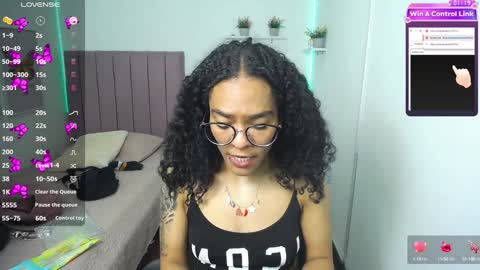 Snapshot of niina_lovee_ chatting on 12-16-24, 02:38 online show from 12-16-24, 02:38