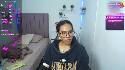 Snapshot of niina_lovee_ chatting on 12-16-24, 06:16 online show from 12-16-24, 06:16
