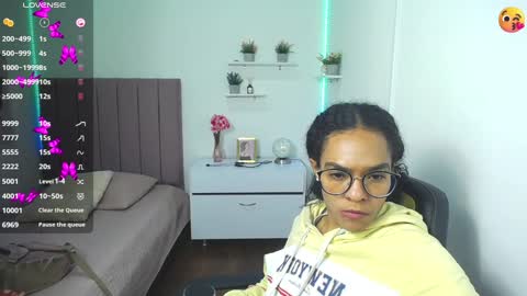 Snapshot of niina_lovee_ chatting on 12-17-24, 03:17 online show from 12-17-24, 03:17