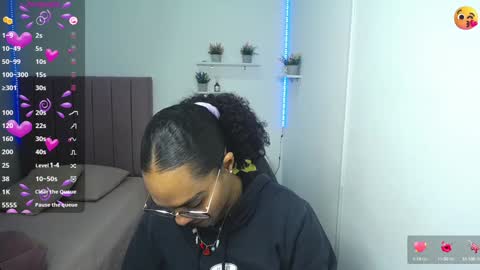 Snapshot of niina_lovee_ chatting on 12-18-24, 03:55 online show from 12-18-24, 03:55