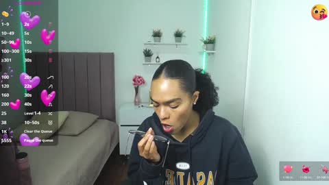Snapshot of niina_lovee_ chatting on 12-18-24, 06:57 online show from 12-18-24, 06:57