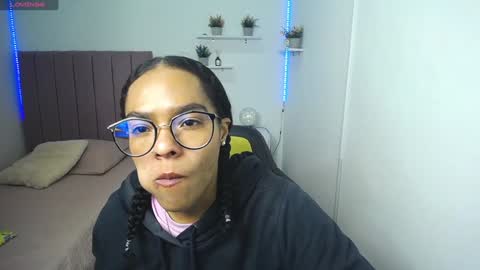 Snapshot of niina_lovee_ chatting on 12-19-24, 02:02 online show from 12-19-24, 02:02