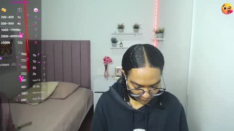 Snapshot of niina_lovee_ chatting on 12-21-24, 02:47 online show from 12-21-24, 02:47