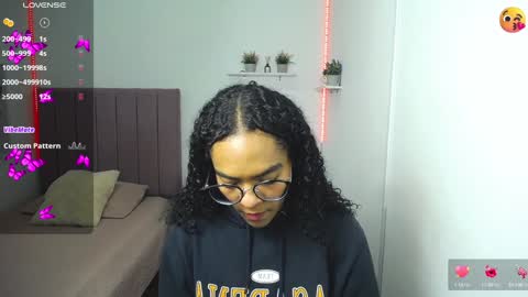 Snapshot of niina_lovee_ chatting on 12-27-24, 01:50 online show from 12-27-24, 01:50