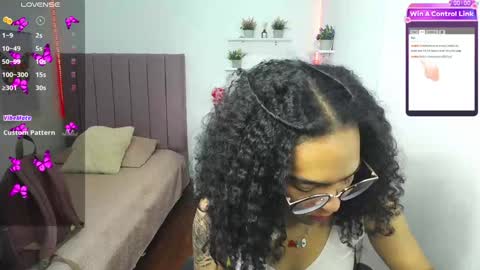 Snapshot of niina_lovee_ chatting on 12-28-24, 05:03 online show from 12-28-24, 05:03