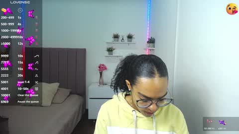 Snapshot of niina_lovee_ chatting on 12-30-24, 01:36 online show from 12-30-24, 01:36