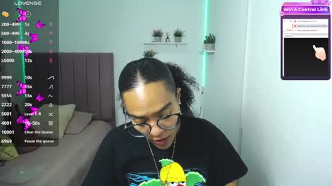 Snapshot of niina_lovee_ chatting on 12-30-24, 04:40 online show from 12-30-24, 04:40