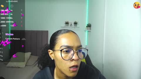 Snapshot of niina_lovee_ chatting on 12-31-24, 02:03 online show from 12-31-24, 02:03