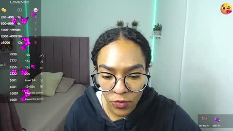Snapshot of niina_lovee_ chatting on 01-04-25, 04:54 online show from 01-04-25, 04:54