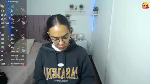 Snapshot of niina_lovee_ chatting on 01-08-25, 01:52 online show from 01-08-25, 01:52