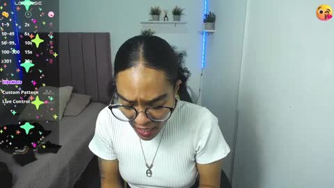 Snapshot of niina_lovee_ chatting on 01-08-25, 04:54 online show from 01-08-25, 04:54