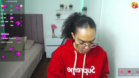 Snapshot of niina_lovee_ chatting on 01-09-25, 02:40 online show from 01-09-25, 02:40