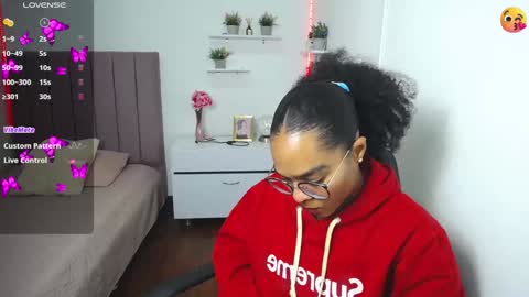 Snapshot of niina_lovee_ chatting on 01-09-25, 05:43 online show from 01-09-25, 05:43