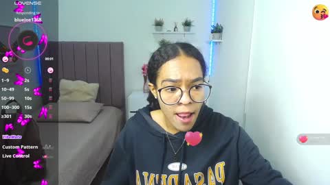 Snapshot of niina_lovee_ chatting on 01-10-25, 02:23 online show from 01-10-25, 02:23