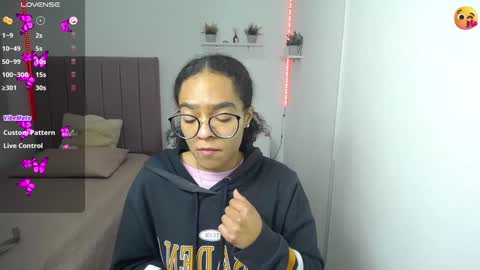 Snapshot of niina_lovee_ chatting on 01-11-25, 01:43 online show from 01-11-25, 01:43