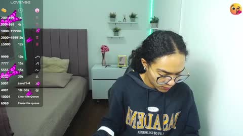 Snapshot of niina_lovee_ chatting on 01-14-25, 02:11 online show from 01-14-25, 02:11