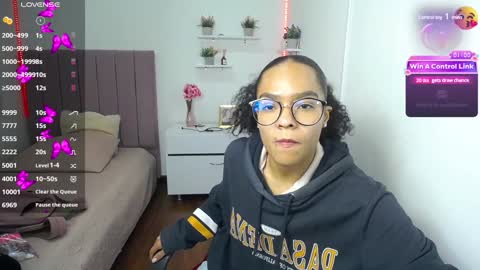 Snapshot of niina_lovee_ chatting on 01-15-25, 04:11 online show from 01-15-25, 04:11