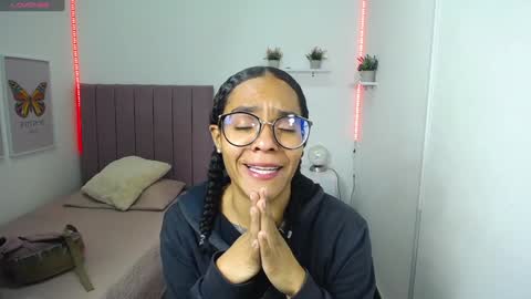 Snapshot of niina_lovee_ chatting on 02-06-25, 01:54 online show from 02-06-25, 01:54