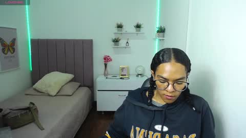 Snapshot of niina_lovee_ chatting on 02-06-25, 04:58 online show from 02-06-25, 04:58
