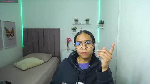 Snapshot of niina_lovee_ chatting on 02-08-25, 01:54 online show from 02-08-25, 01:54