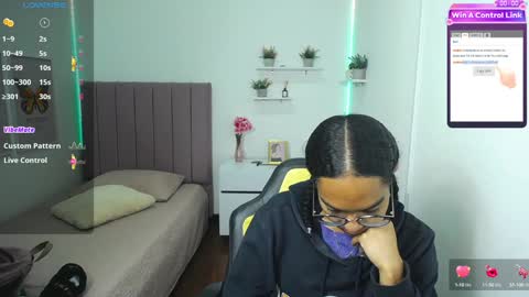 Snapshot of niina_lovee_ chatting on 02-08-25, 04:57 online show from 02-08-25, 04:57