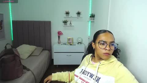 Snapshot of niina_lovee_ chatting on 02-12-25, 03:05 online show from 02-12-25, 03:05