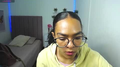 Snapshot of niina_lovee_ chatting on 02-12-25, 06:19 online show from 02-12-25, 06:19