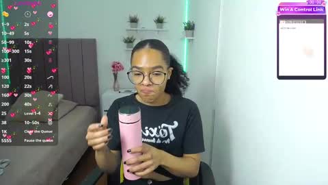 Snapshot of niina_lovee_ chatting on 02-15-25, 05:28 online show from 02-15-25, 05:28