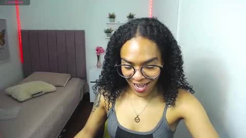 Snapshot of niina_lovee_ chatting on 02-19-25, 08:20 online show from 02-19-25, 08:20