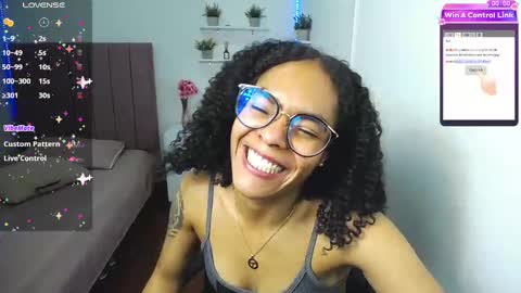 Snapshot of niina_lovee_ chatting on 02-19-25, 11:25 online show from 02-19-25, 11:25