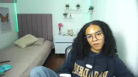 Snapshot of niina_lovee_ chatting on 02-21-25, 04:16 online show from 02-21-25, 04:16