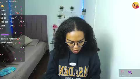 Snapshot of niina_lovee_ chatting on 02-22-25, 03:25 online show from 02-22-25, 03:25