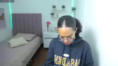 Snapshot of niina_lovee_ chatting on 02-25-25, 03:16 online show from 02-25-25, 03:16