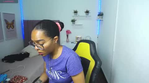 Snapshot of niina_lovee_ chatting on 02-28-25, 06:09 online show from 02-28-25, 06:09