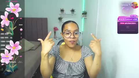 Snapshot of niina_lovee_ chatting on 03-01-25, 06:00 online show from 03-01-25, 06:00