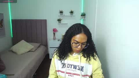 Snapshot of niina_lovee_ chatting on 03-04-25, 03:37 online show from 03-04-25, 03:37