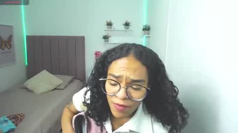 Snapshot of niina_lovee_ chatting on 03-04-25, 06:39 online show from 03-04-25, 06:39