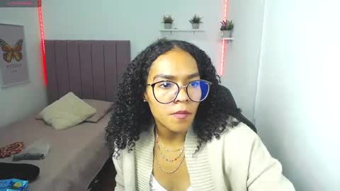 Snapshot of niina_lovee_ chatting on 03-05-25, 04:35 online show from 03-05-25, 04:35