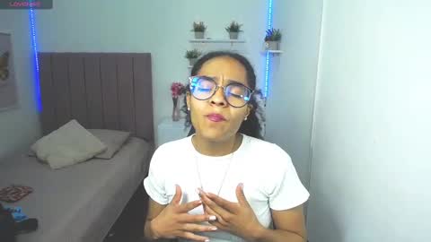 Snapshot of niina_lovee_ chatting on 03-07-25, 05:17 online show from 03-07-25, 05:17