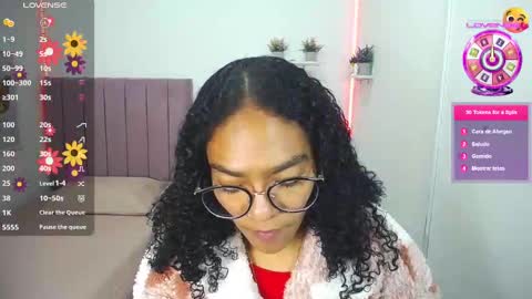 Snapshot of niina_lovee_ chatting on 09-08-25, 02:38 online show from 09-08-25, 02:38