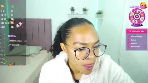 Snapshot of niina_lovee_ chatting on 09-20-25, 02:51 online show from 09-20-25, 02:51