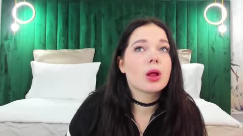 Snapshot of nikaflowers chatting on 01-23-25, 08:25 Nika online show from 01-23-25, 08:25