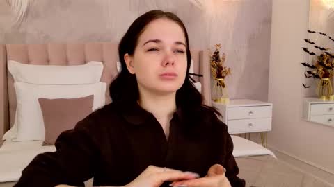 Snapshot of nikaflowers chatting on 10-22-25, 02:45 Nika online show from 10-22-25, 02:45