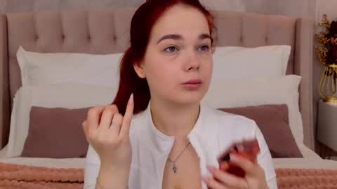 Snapshot of nikaflowers chatting on 11-17-25, 02:39 Nika online show from 11-17-25, 02:39