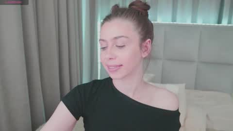 Snapshot of nikaletta chatting on 05-16-26, 12:40 Nika online show from 05-16-26, 12:40