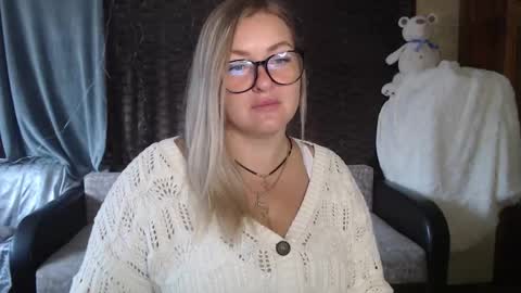 Nika online show from 09-19-25, 04:14