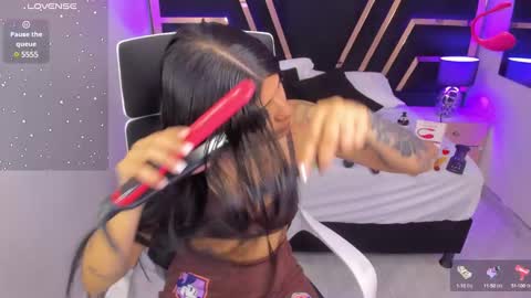 Snapshot of nikibryce_ chatting on 12-26-24, 01:10 Niki online show from 12-26-24, 01:10