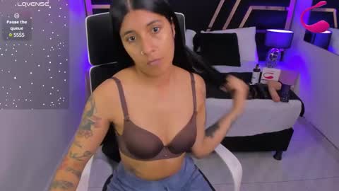 Snapshot of nikibryce_ chatting on 02-01-25, 07:23 Niki online show from 02-01-25, 07:23