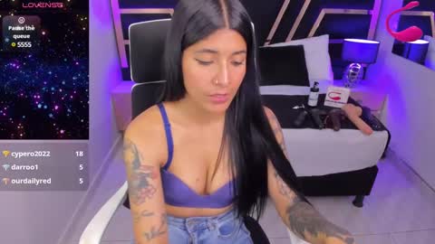 Snapshot of nikibryce_ chatting on 02-04-25, 05:23 Niki online show from 02-04-25, 05:23