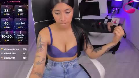 Snapshot of nikibryce_ chatting on 02-08-25, 07:38 Niki online show from 02-08-25, 07:38